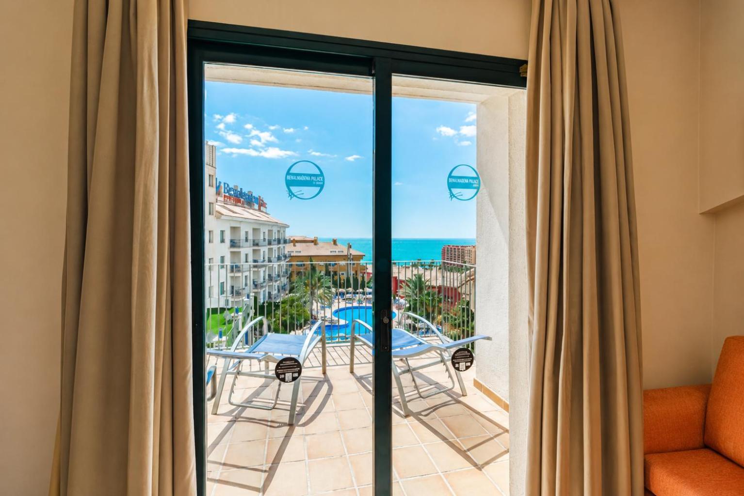 One bedroom apartment Pool View